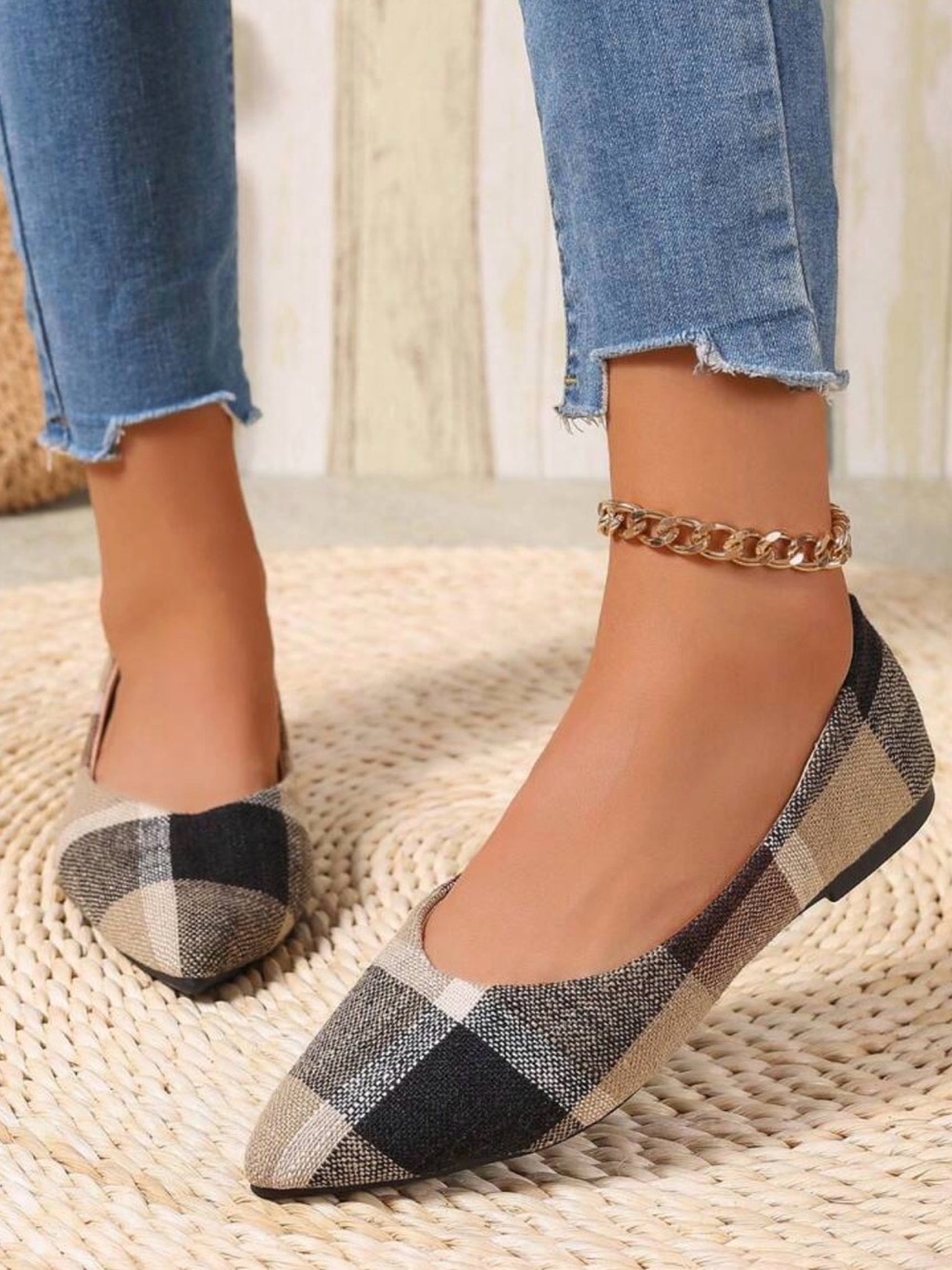 Plaid Pointed-Toe Women's Flats in Beige and Black NWOT